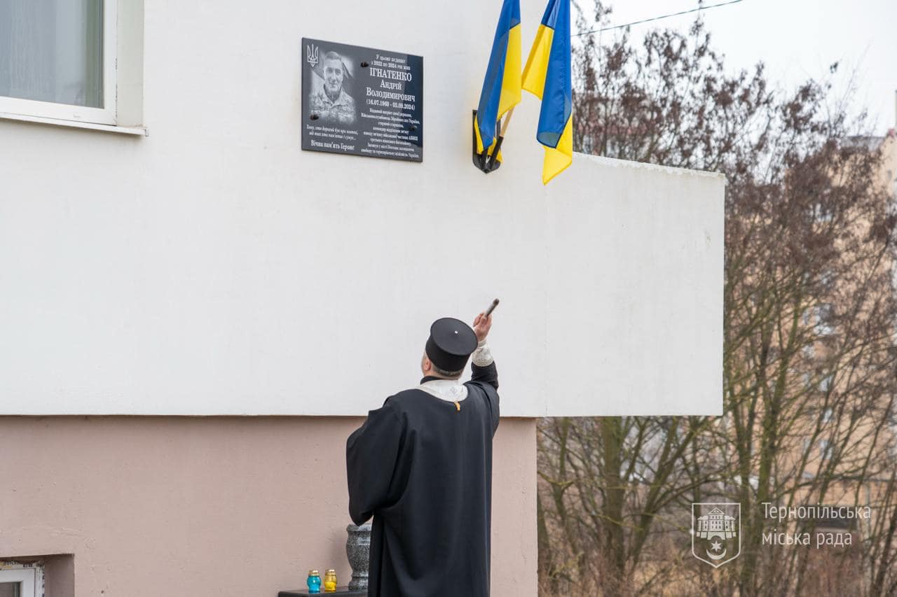 На зображенні може бути: 1 особа та текст