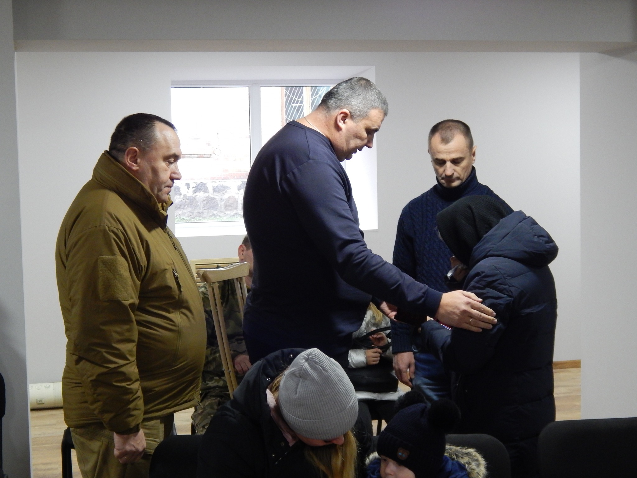 Новини Хмельницького - фото з Сімох військових з Хмельниччини відзначили посмертно. Імена