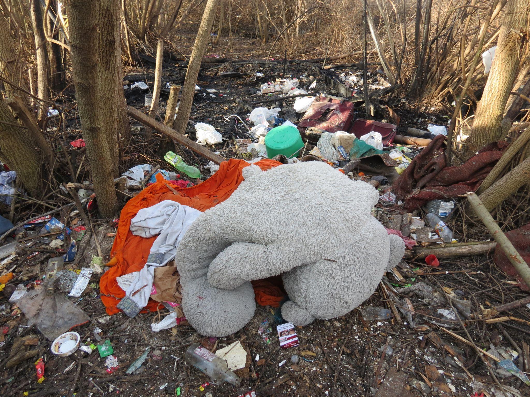Новини Тернополя - фото з Дітей, які жили в халабуді, забрали на Рівненщину. Показуємо умови, у яких вони жили