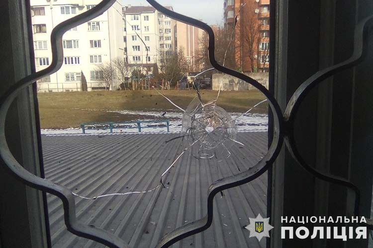 Новини Тернополя - фото з Поліція поки не знайшла того, хто стріляв у церкву на Коновальця