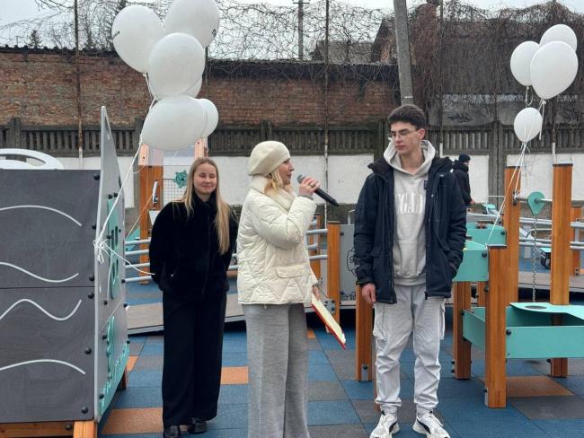 Новини Вінниці - фото з У Вінницькому ліцеї №4 відкрили перший у місті безбар’єрний майданчик «Єпростір»