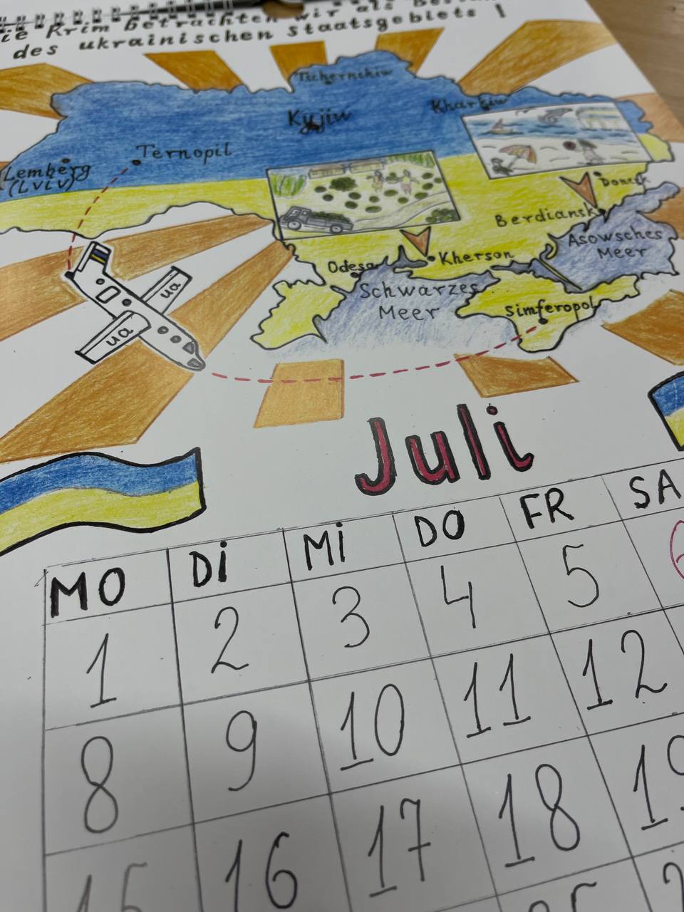 Новини Тернополя - фото з Учні Тернополя створили ексклюзивний календар та зібрали понад 90 тис. грн на армію