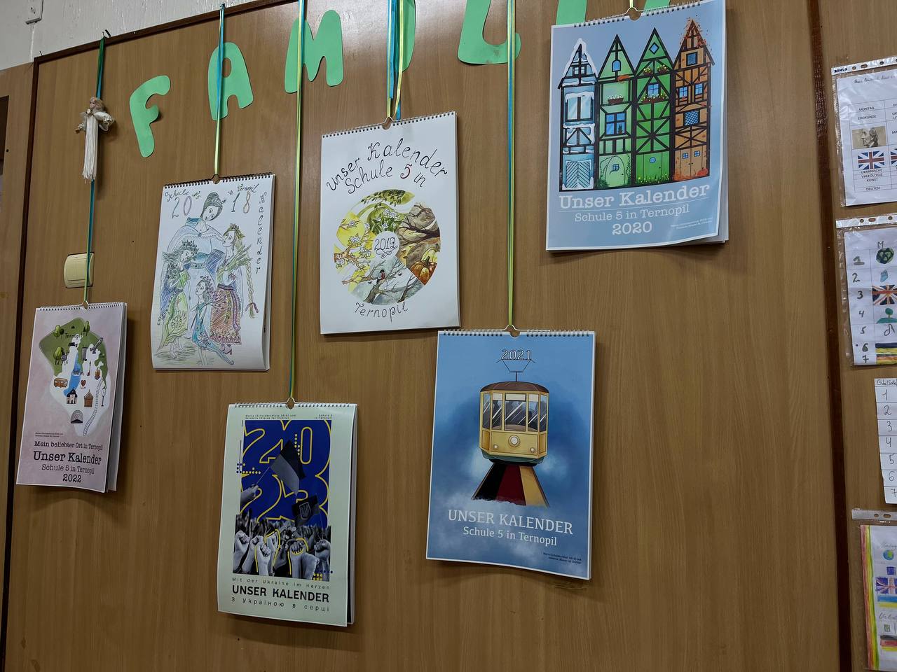 Новини Тернополя - фото з Учні Тернополя створили ексклюзивний календар та зібрали понад 90 тис. грн на армію
