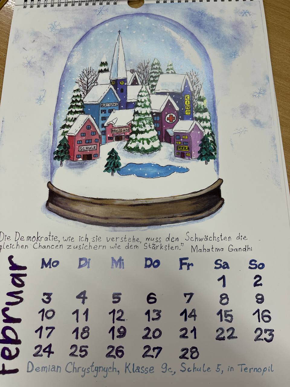 Новини Тернополя - фото з Учні Тернополя створили ексклюзивний календар та зібрали понад 90 тис. грн на армію