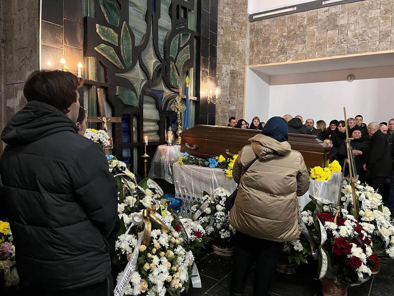 Новини Тернополя - фото з Ховають через майже два роки після загибелі. Тернопіль прощається з військовим
