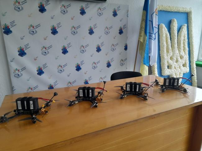 Новини Вінниці - фото з Старшокласники Вінниччини зібрали дрони для ЗСУ всього за 12 годин