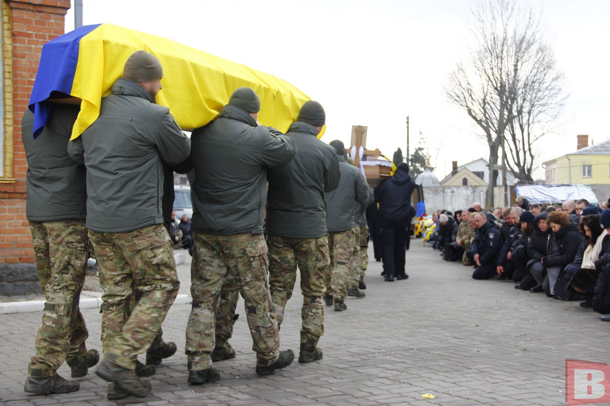 Новини Хмельницького - фото з У Хмельницькому попрощалися із поліцейськими Вадимом Королем та Віктором Зюбрієм