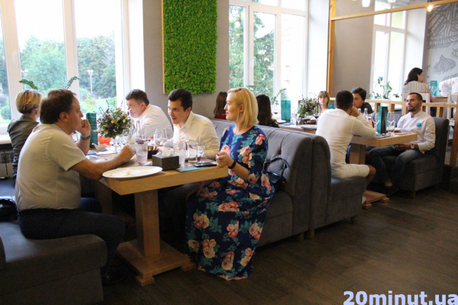 Новини Тернополя - фото з Подавали різні види штруделів та проводили кулінарні змагання: яким був ресторан «Йозеф Штрудель»