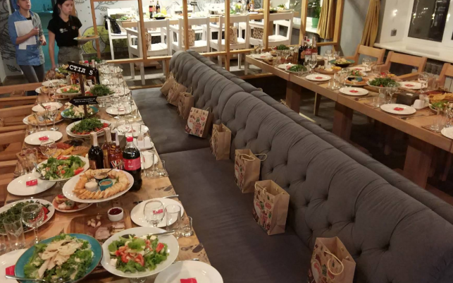 Новини Тернополя - фото з Подавали різні види штруделів та проводили кулінарні змагання: яким був ресторан «Йозеф Штрудель»