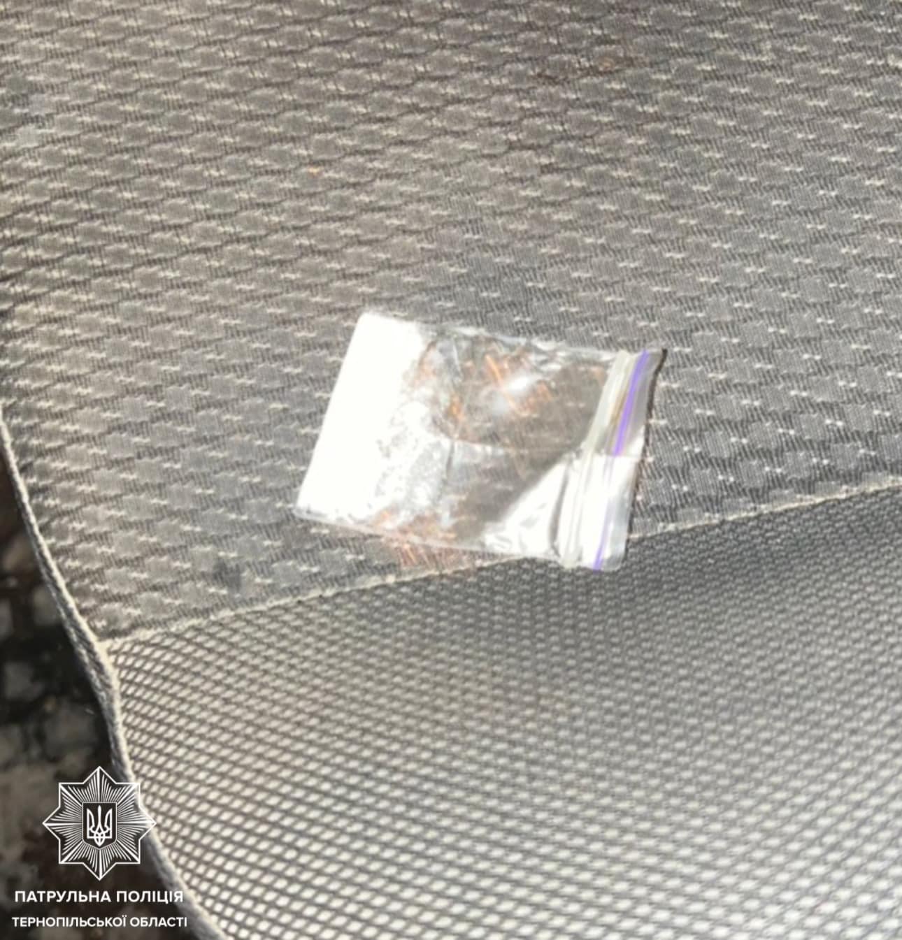 Новини Тернополя - фото з Водій Peugeot порушив правила, був з ознаками сп'яніння та мав при собі речовини, схожі на наркотики На зображенні може бути: текст