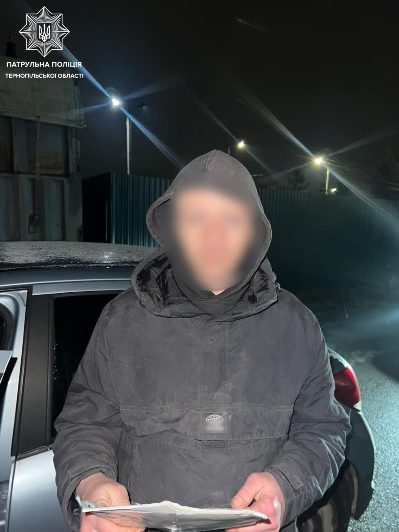 Новини Тернополя - фото з Водій Peugeot порушив правила, був з ознаками сп'яніння та мав при собі речовини, схожі на наркотики На зображенні може бути: 1 особа та текст «ПАТРУЛЬНА ПАТРУЛЬНАПОЛЦИЯ полиЦИЯ тернопильськоЙ ОБЛАСТИ 4ITA»