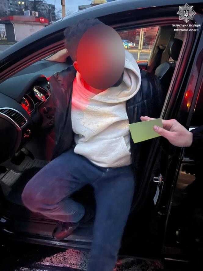 Новини Вінниці - фото з П'яний водій влаштував перегони з поліцією у Вінниці та потрапив у ДТП