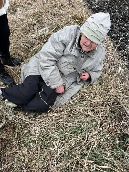 Новини Козятина - фото з Спустився на авто через ріллю, мурашники до яру. Нові деталі рятувальної операції пенсіонерки