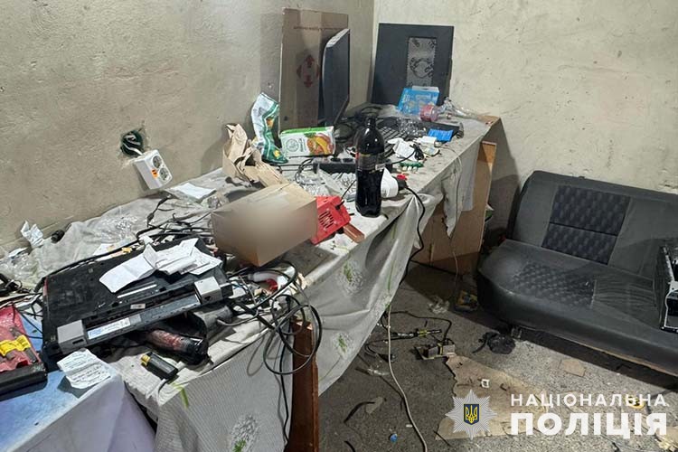 Новини Тернополя - фото з У Тернополі викрили шахраїв, які на оголошеннях заробили сотні тисяч тернопільські оперативники викрили злочинну діяльність аферистів, які обдурили людей майже на 290 000 гривень