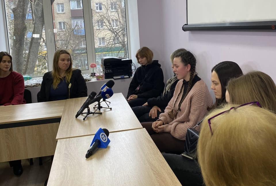 Новини Хмельницького - фото з У Хмельницькому жінок з родин військовослужбовців безкоштовно навчатимуть водінню