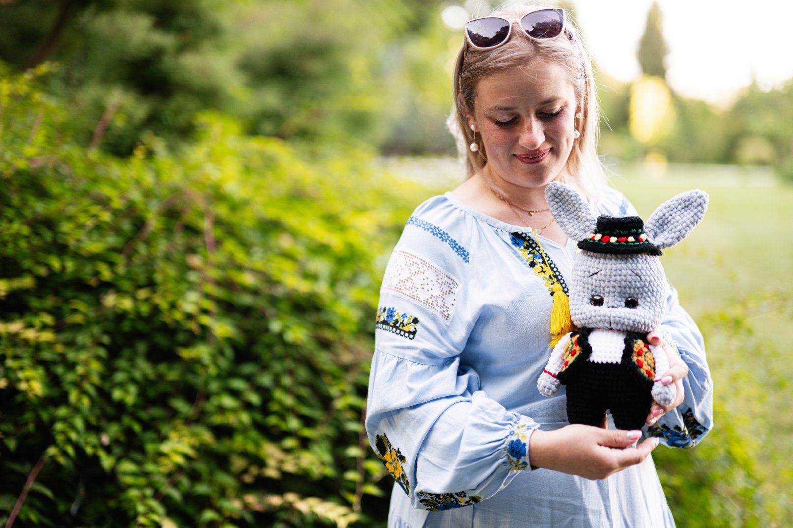 Новини Тернополя - фото з Вчаться жити без тата: сестри-майстрині, які мають ДЦП, продовжують робити іграшки та картини