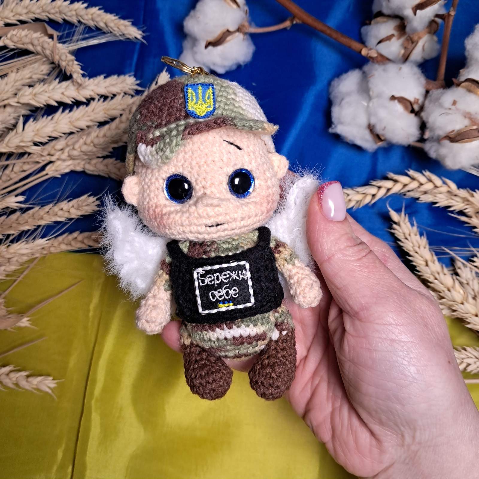 Новини Тернополя - фото з Вчаться жити без тата: сестри-майстрині, які мають ДЦП, продовжують робити іграшки та картини