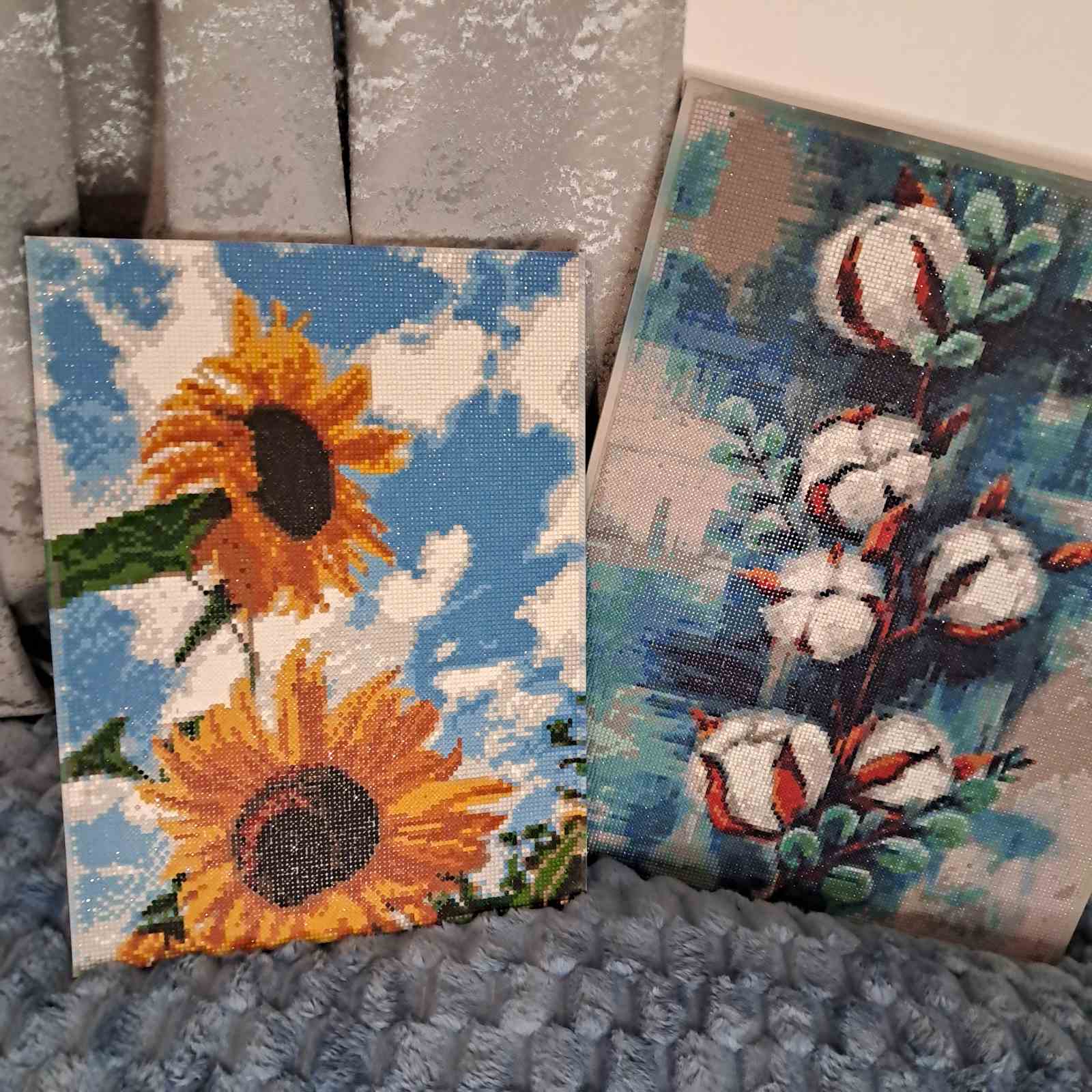 Новини Тернополя - фото з Вчаться жити без тата: сестри-майстрині, які мають ДЦП, продовжують робити іграшки та картини