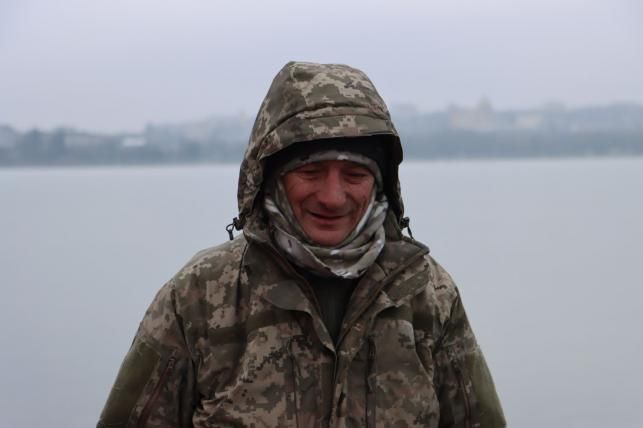 Новини Тернополя - фото з Лід тріщить під ногами, а на Тернопільський Став все одно йдуть рибалки