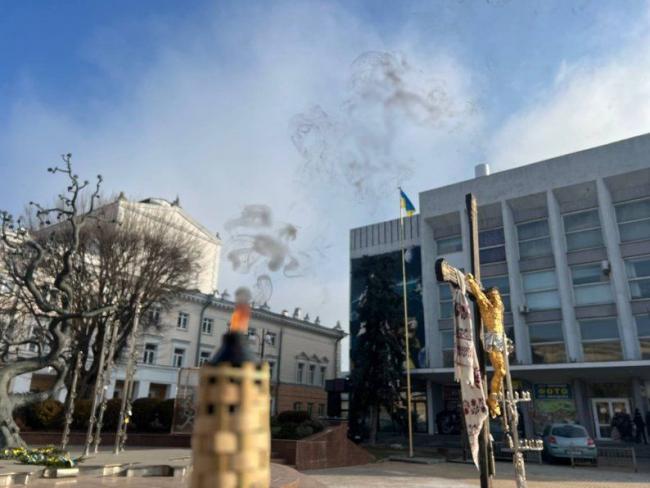 Новини Вінниці - фото з Виготовлений з 20 тисяч уламків артснарядів: у центрі міста презентували «Хрест Миру»