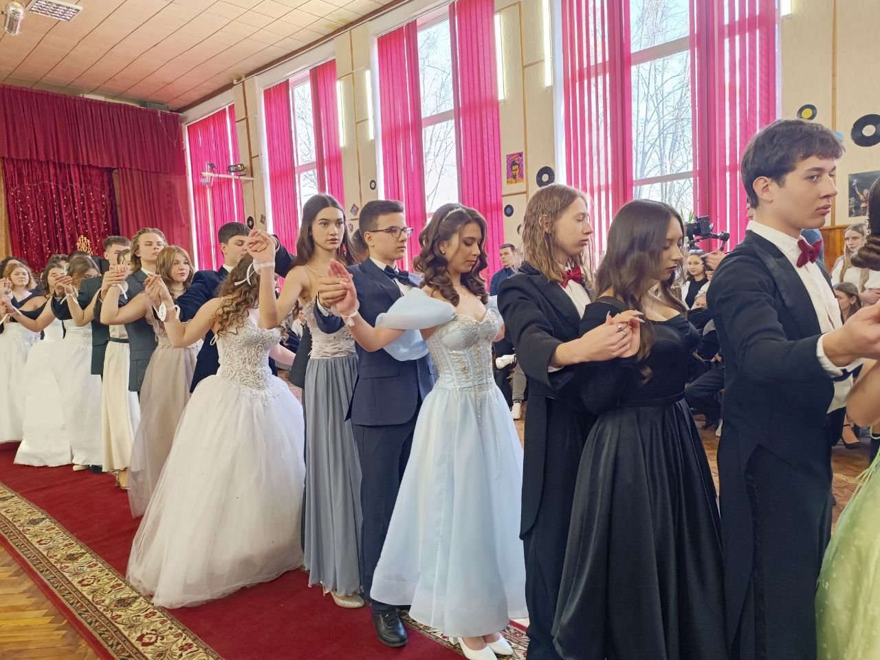 Новини Вінниці - фото з Благодійний бал у Вінниці: студенти техколеджу зібрали 15 тисяч гривень на підтримку ЗСУ