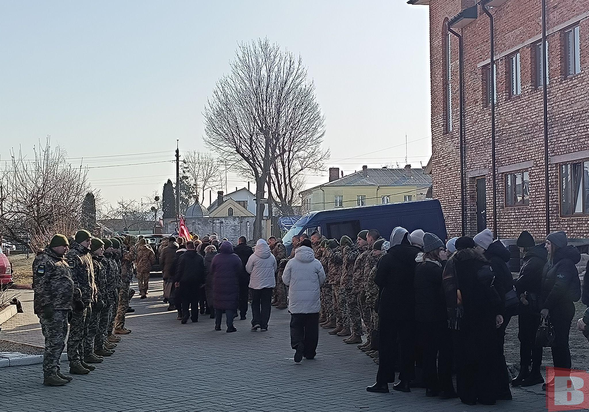 Новини Хмельницького - фото з «Він хотів повернути свою домівку». Попрощались з прикордонником Сергієм Чумаком