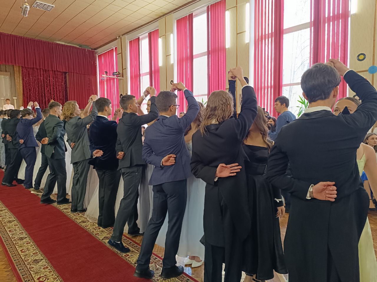 Новини Вінниці - фото з Благодійний бал у Вінниці: студенти техколеджу зібрали 15 тисяч гривень на підтримку ЗСУ