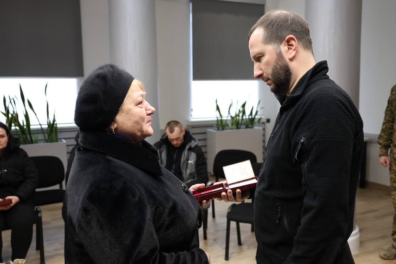 Новини Хмельницького - фото з Державні нагороди вручили родинам 8 загиблих захисників з Хмельниччини (ІМЕНА)