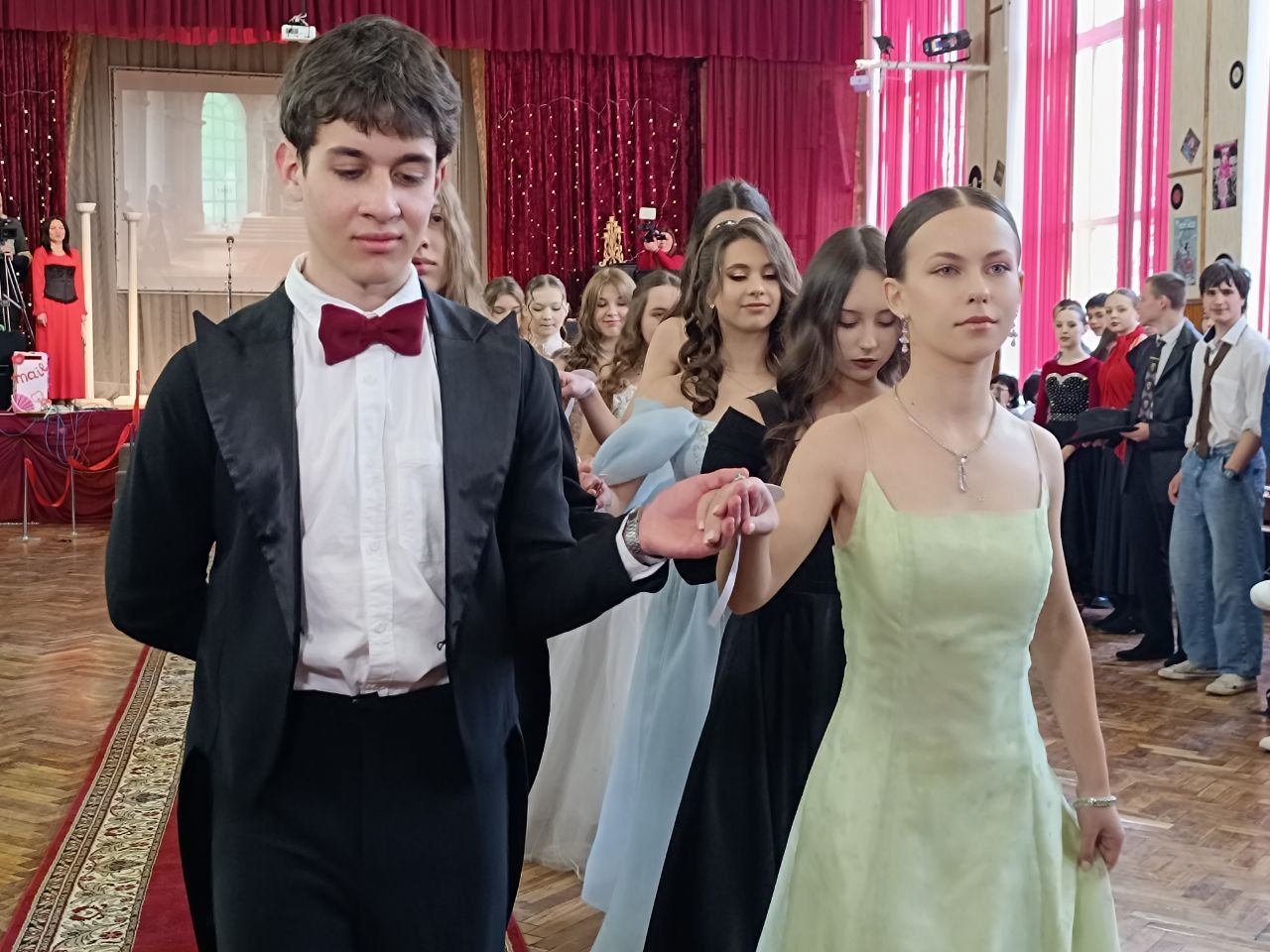 Новини Вінниці - фото з Благодійний бал у Вінниці: студенти техколеджу зібрали 15 тисяч гривень на підтримку ЗСУ