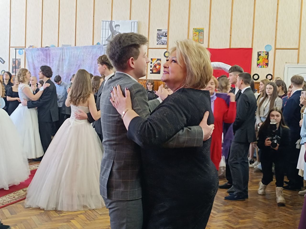 Новини Вінниці - фото з Благодійний бал у Вінниці: студенти техколеджу зібрали 15 тисяч гривень на підтримку ЗСУ