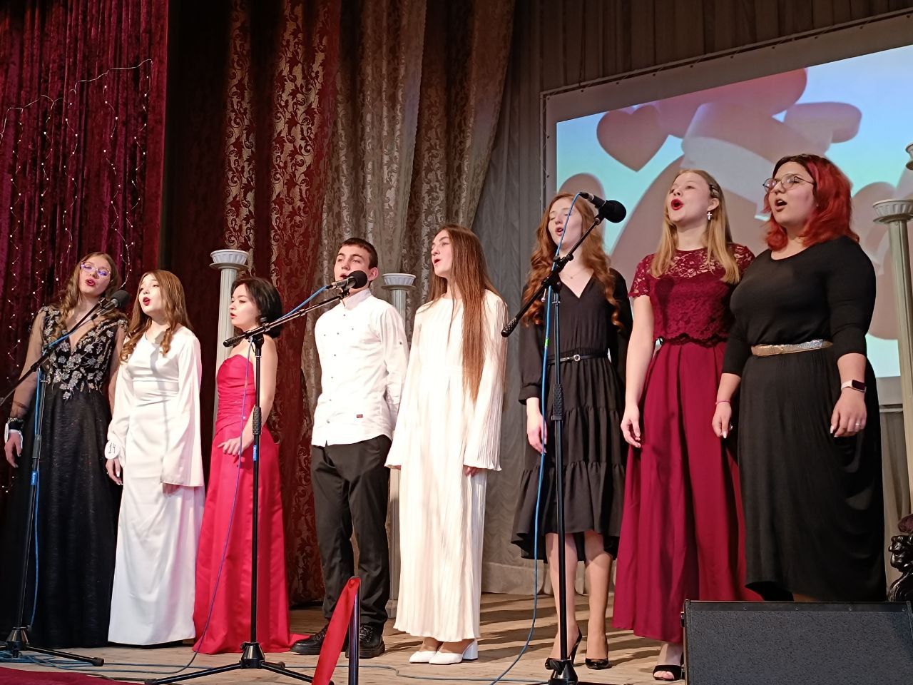 Новини Вінниці - фото з Благодійний бал у Вінниці: студенти техколеджу зібрали 15 тисяч гривень на підтримку ЗСУ