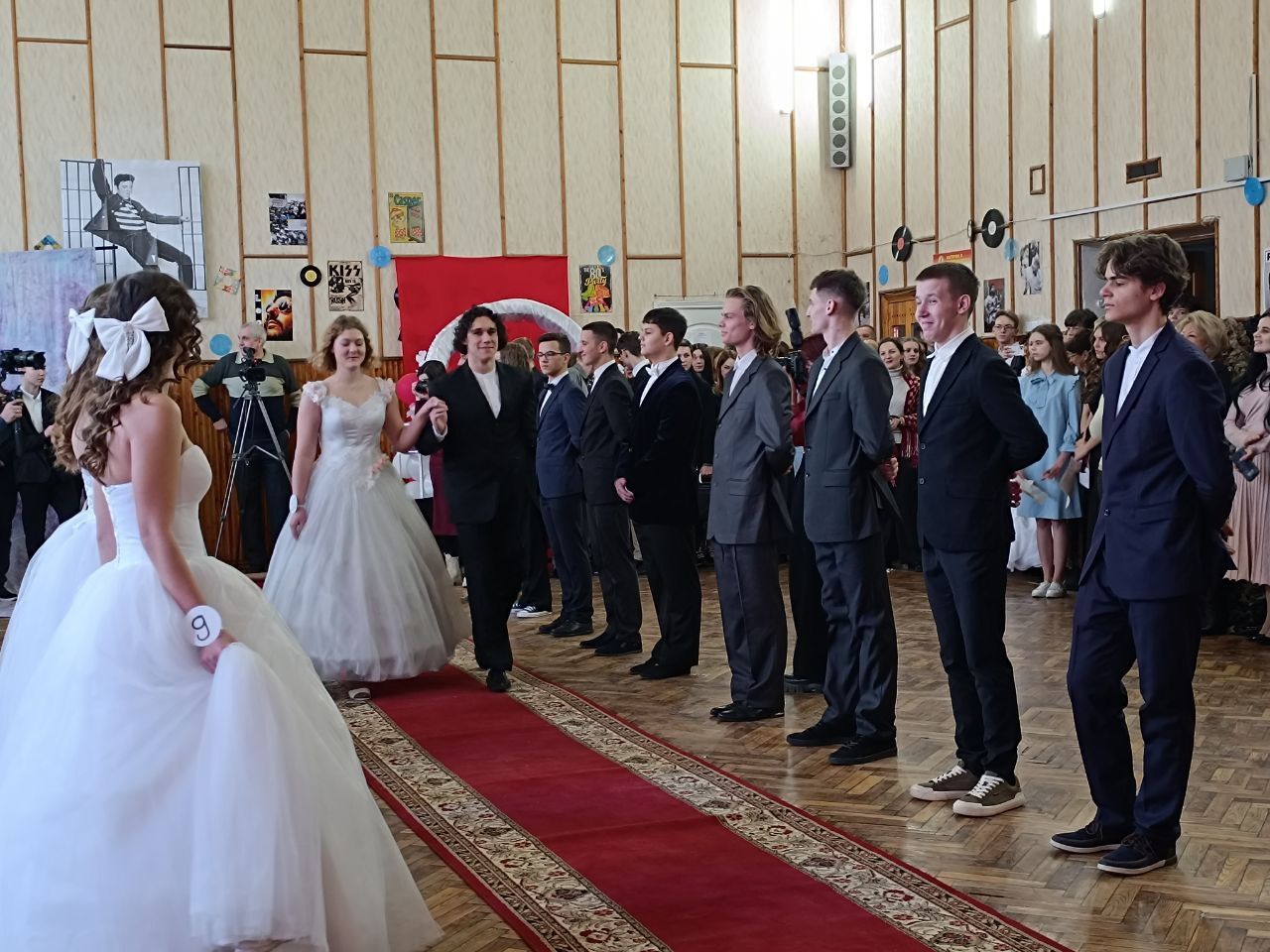 Новини Вінниці - фото з Благодійний бал у Вінниці: студенти техколеджу зібрали 15 тисяч гривень на підтримку ЗСУ