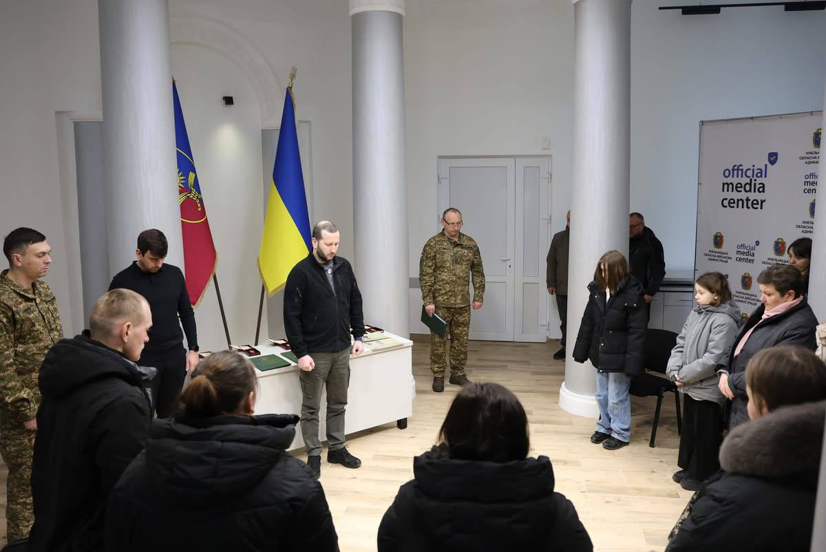 Новини Хмельницького - фото з Державні нагороди вручили родинам 8 загиблих захисників з Хмельниччини (ІМЕНА)