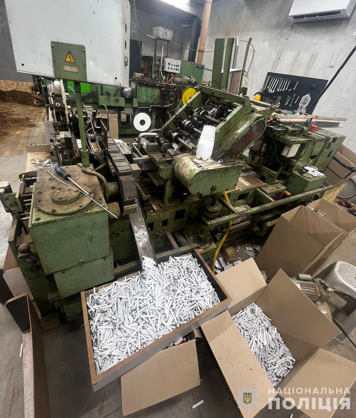 Новини Хмельницького - фото з У Хмельницькому ліквідували нелегальну тютюнову фабрику 30 000 пачок цигарок на добу: нацполіція ліквідувала ще одну масштабну підпільну тютюнову фабрику