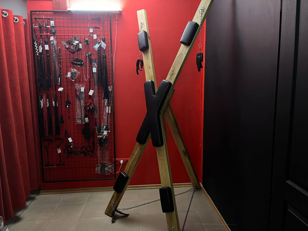 Новини Тернополя - фото з Святий Валентин ще не долетів до Тернополя? Чи є ажіотаж у тернопільських секс-шопах