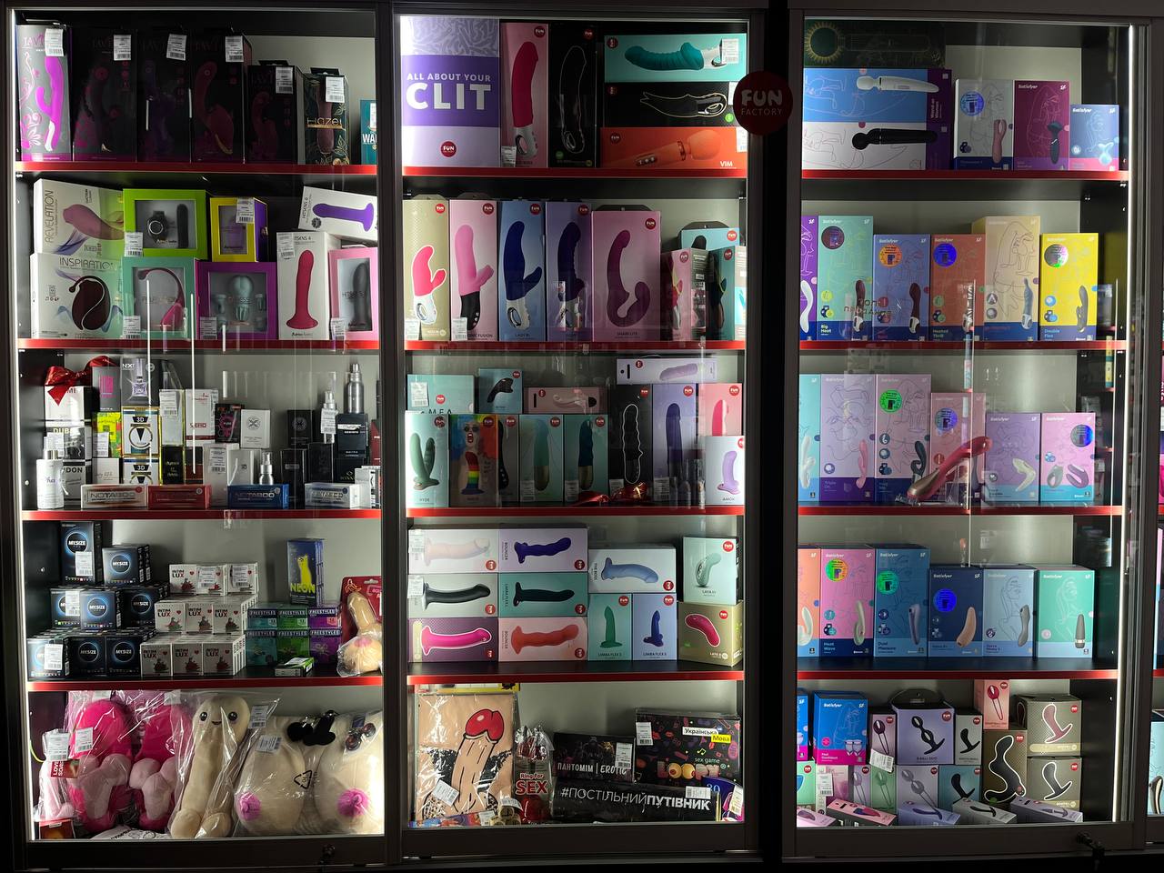 Новини Тернополя - фото з Святий Валентин ще не долетів до Тернополя? Чи є ажіотаж у тернопільських секс-шопах