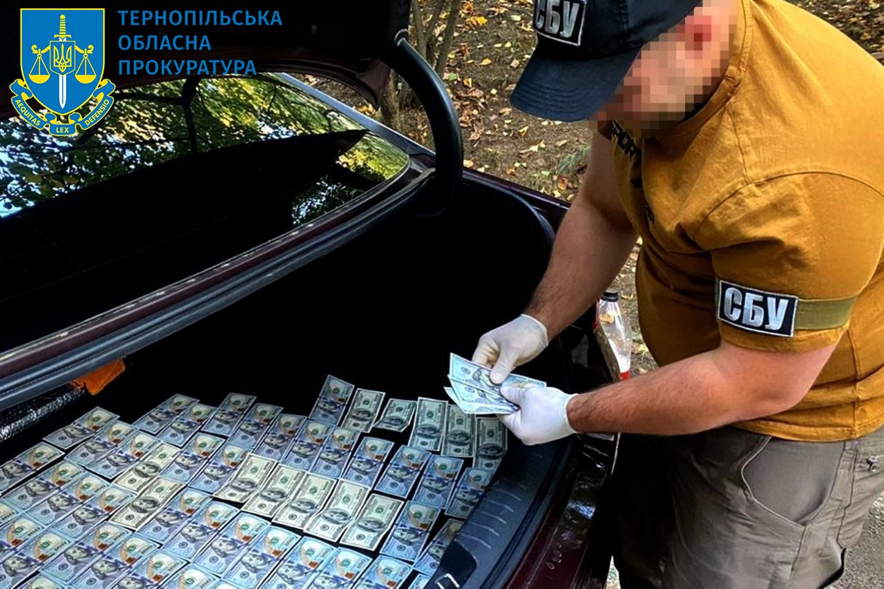 Новини Тернополя - фото з Брали по 8-10 тисяч доларів: судитимуть причетних до схеми незаконного виїзду військовозобов'язаних за кордон