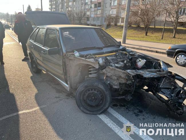 Новини Вінниці - фото з Автотроща на Електромережі: «лоб у лоб» зіткнулися дві автівки, є потерпілі