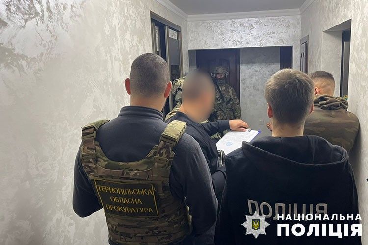 Новини Тернополя - фото з Брали по 8-10 тисяч доларів: судитимуть причетних до схеми незаконного виїзду військовозобов'язаних за кордон