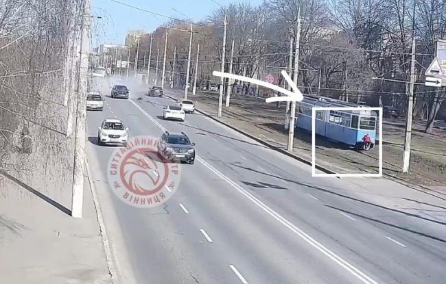 Новини Вінниці - фото з Автотроща на Електромережі: «лоб у лоб» зіткнулися дві автівки, є потерпілі