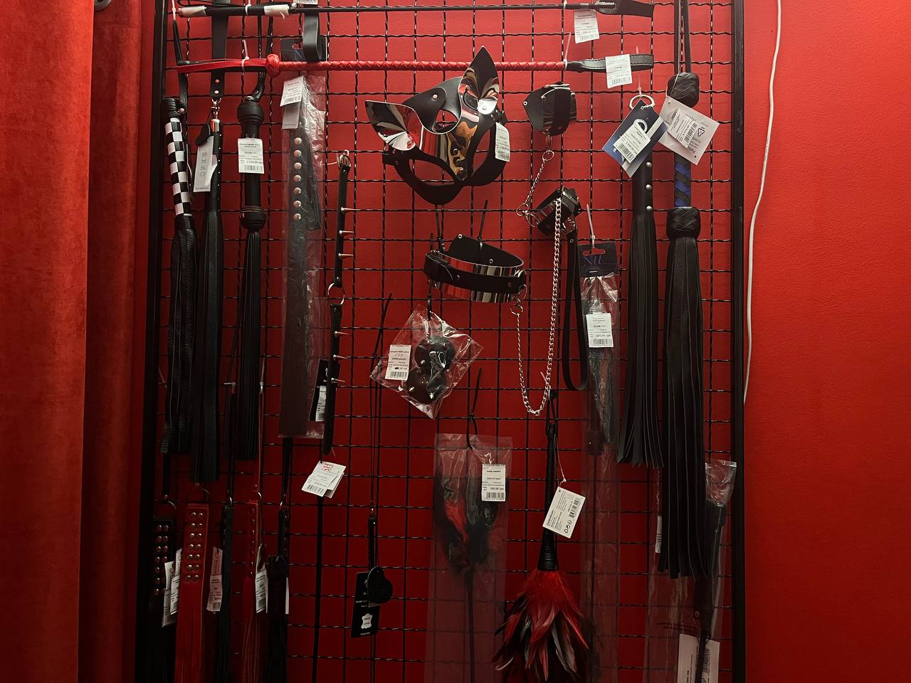 Новини Тернополя - фото з Святий Валентин ще не долетів до Тернополя? Чи є ажіотаж у тернопільських секс-шопах