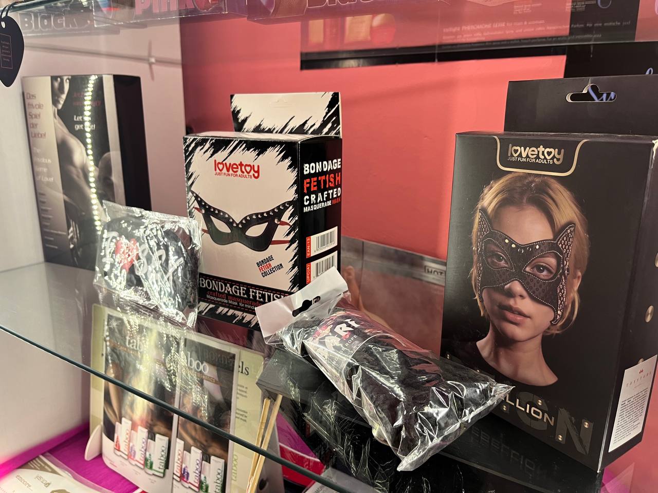 Новини Тернополя - фото з Святий Валентин ще не долетів до Тернополя? Чи є ажіотаж у тернопільських секс-шопах