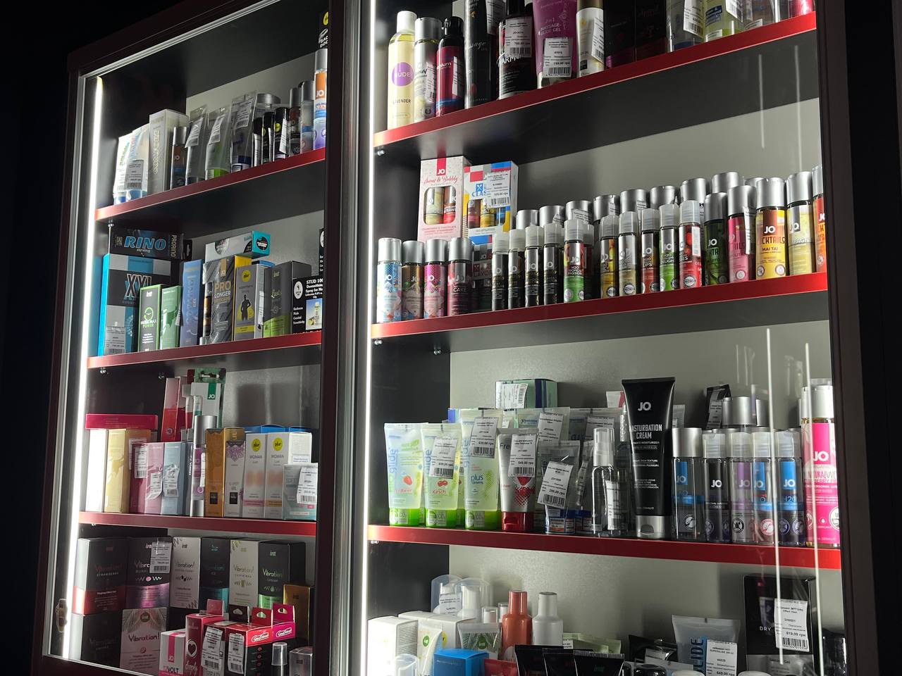 Новини Тернополя - фото з Святий Валентин ще не долетів до Тернополя? Чи є ажіотаж у тернопільських секс-шопах