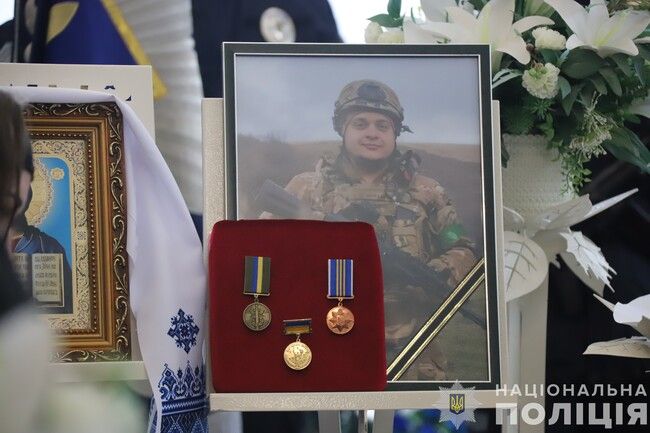 Новини Вінниці - фото з Війна забрала життя Героїв: на Вінниччині прощалися з поліцейськими, які загинули у Торецьку