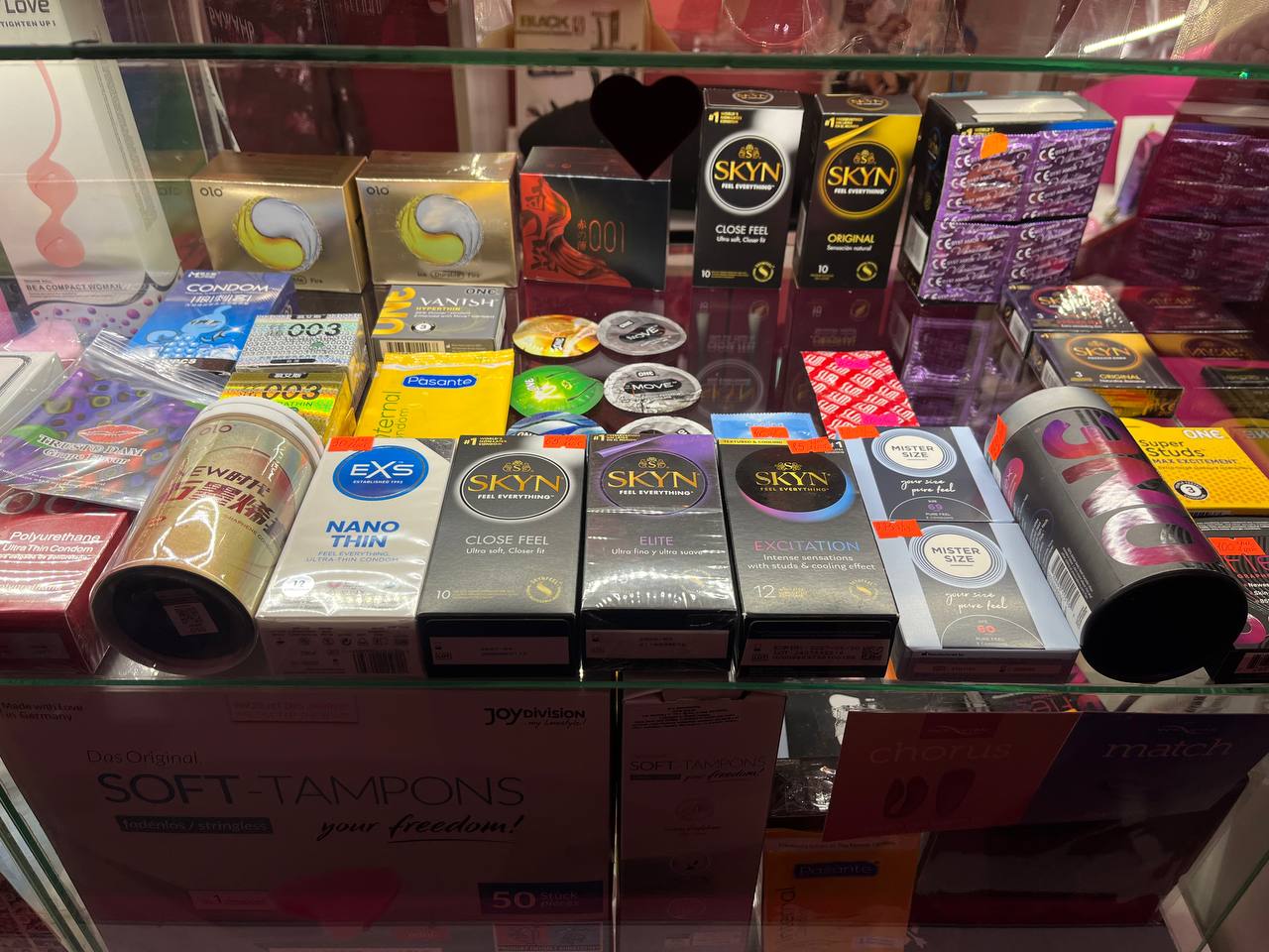 Новини Тернополя - фото з Святий Валентин ще не долетів до Тернополя? Чи є ажіотаж у тернопільських секс-шопах