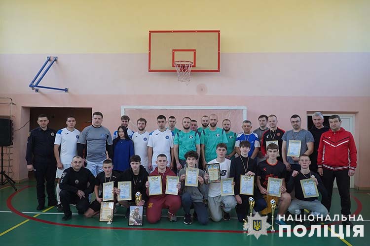 Новини Тернополя - фото з Футбольний турнір пам’яті спецпризначенця поліції Віктора Мельниченка провели у Тернополі У Тернополі відбувся футбольний турнір пам’яті спецпризначенця поліції Віктора Мельниченка