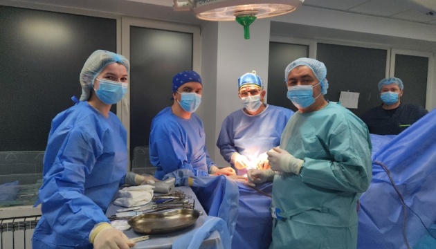 Новини Тернополя - фото з Американський хірург у Тернополі рятує поранених Героїв У Тернополі ортопед-травматолог зі США оперує поранених військових