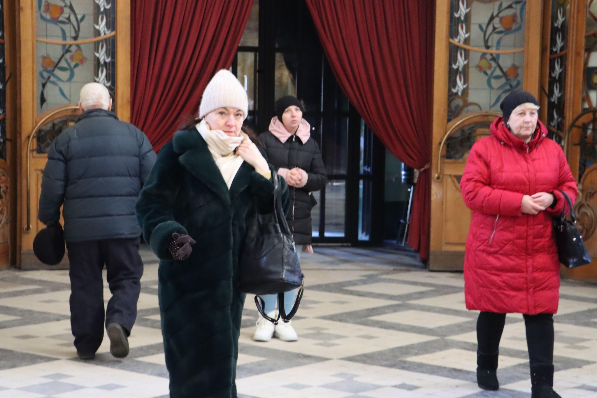 Новини Тернополя - фото з Тернополяни приходять з молитвою за воїнів та мир в Україні до ікони Матері Божої Зарваницької