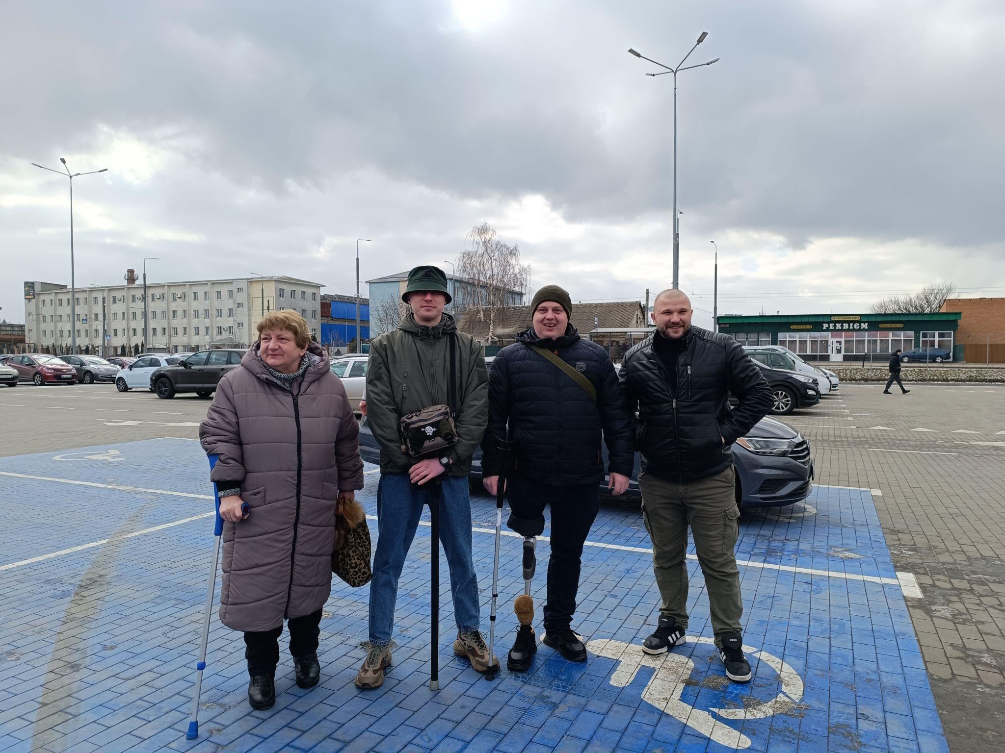 Новини Вінниці - фото з Паркування на місцях для людей з інвалідністю — не дрібниця: ветерани Вінниці борються з порушниками