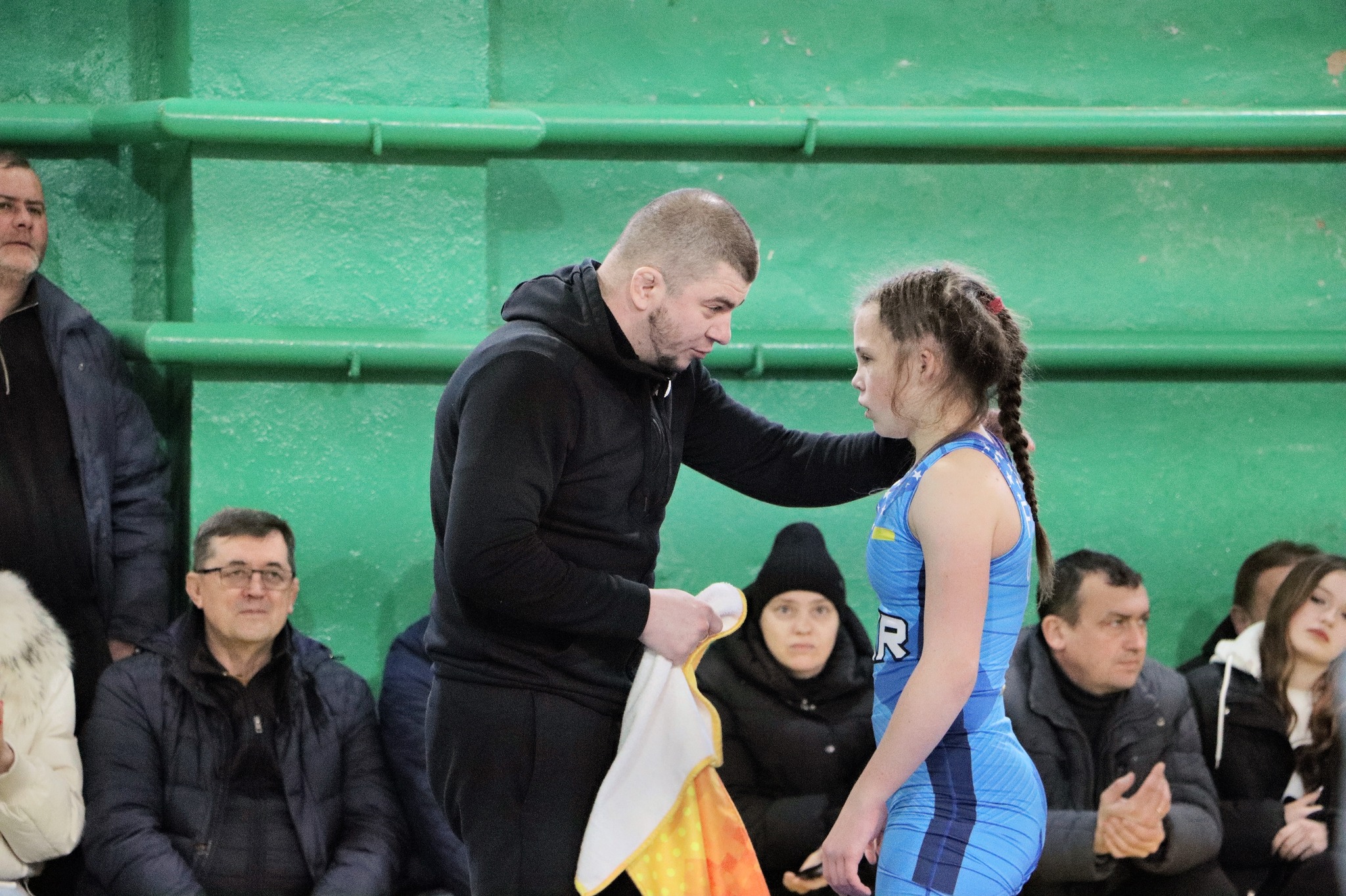 Новини Тернополя - фото з Всеукраїнський турнір з вільної боротьби започаткували у Теребовлі На зображенні може бути: 7 людей, батут та текст